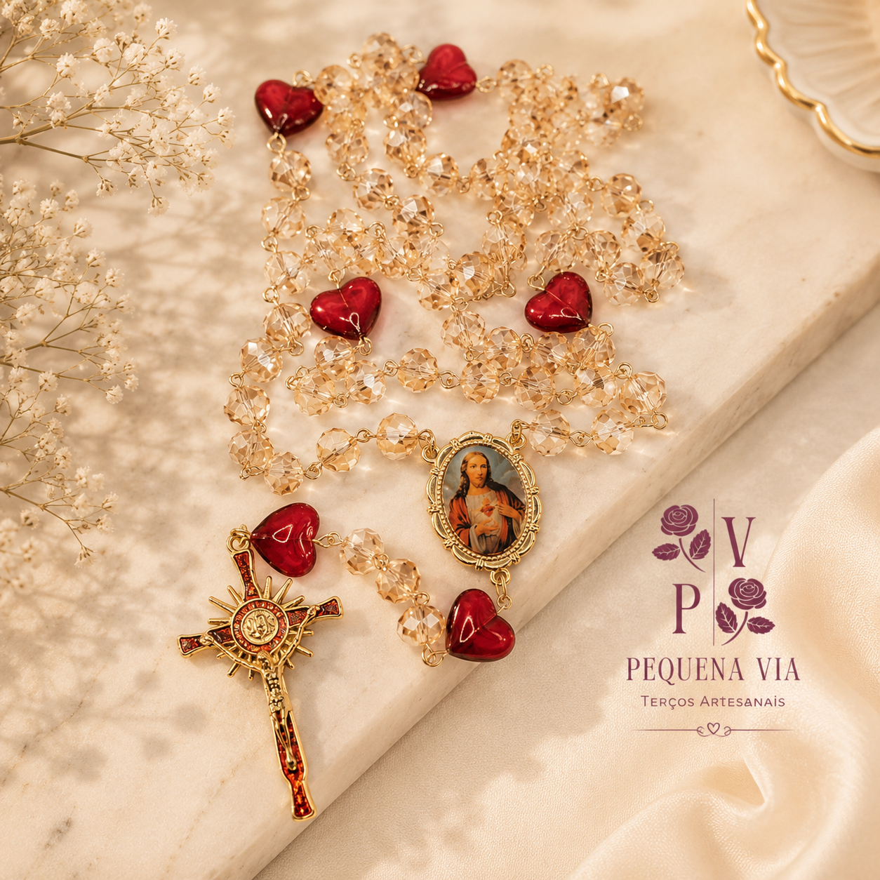 Terço Sagrado Coração de Jesus Cristais de Vidro e Detalhes de Corações