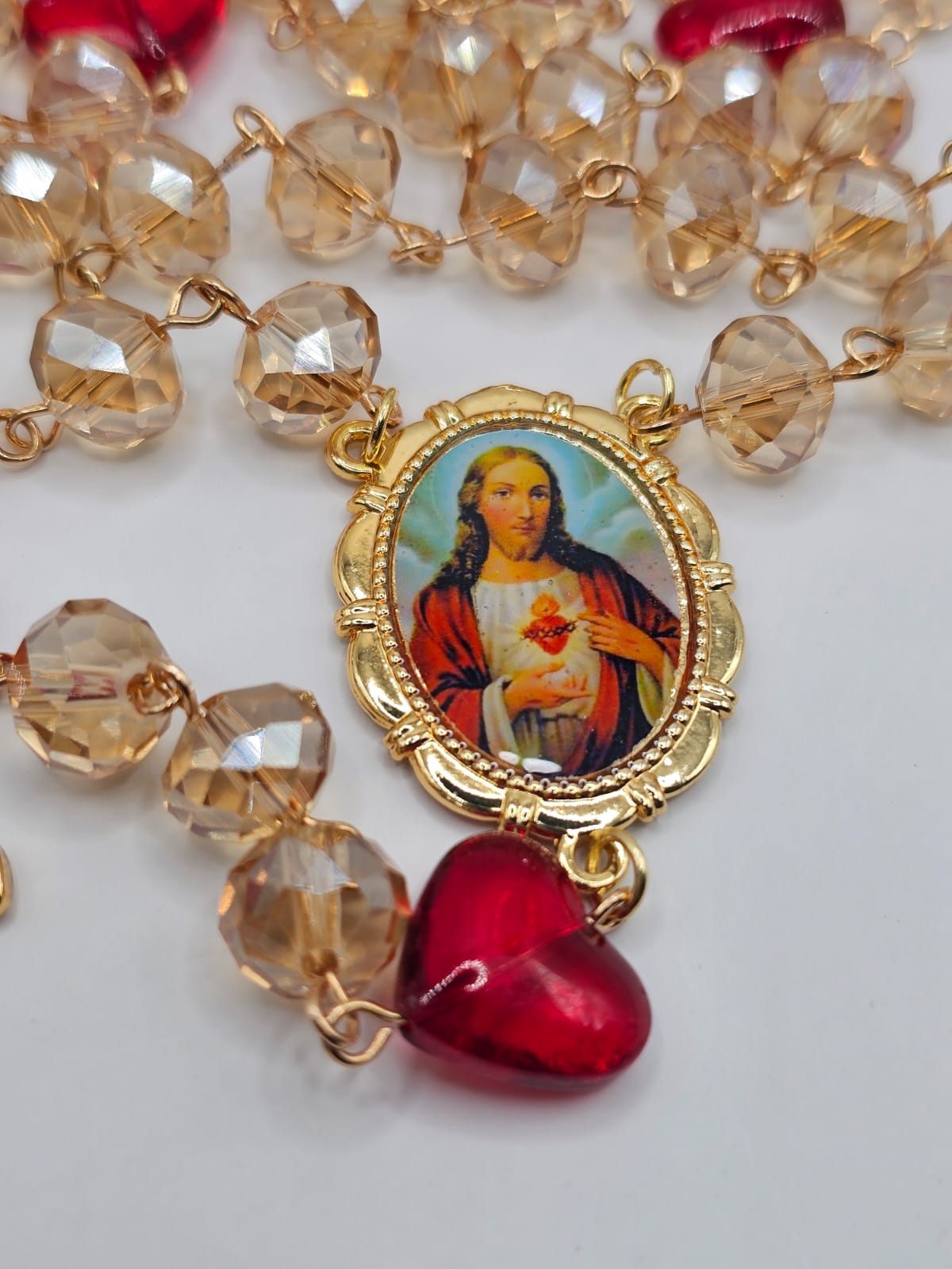 Terço Sagrado Coração de Jesus Cristais de Vidro e Detalhes de Corações